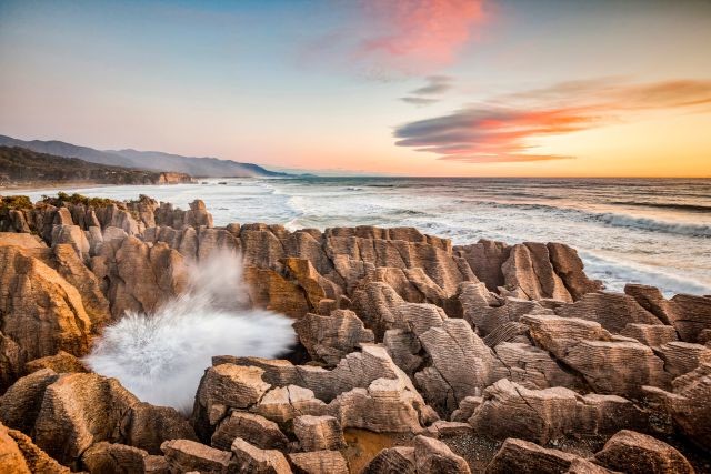 /photos/shares/NewZealand/Punakaiki_Pancake_Rocks.jpg